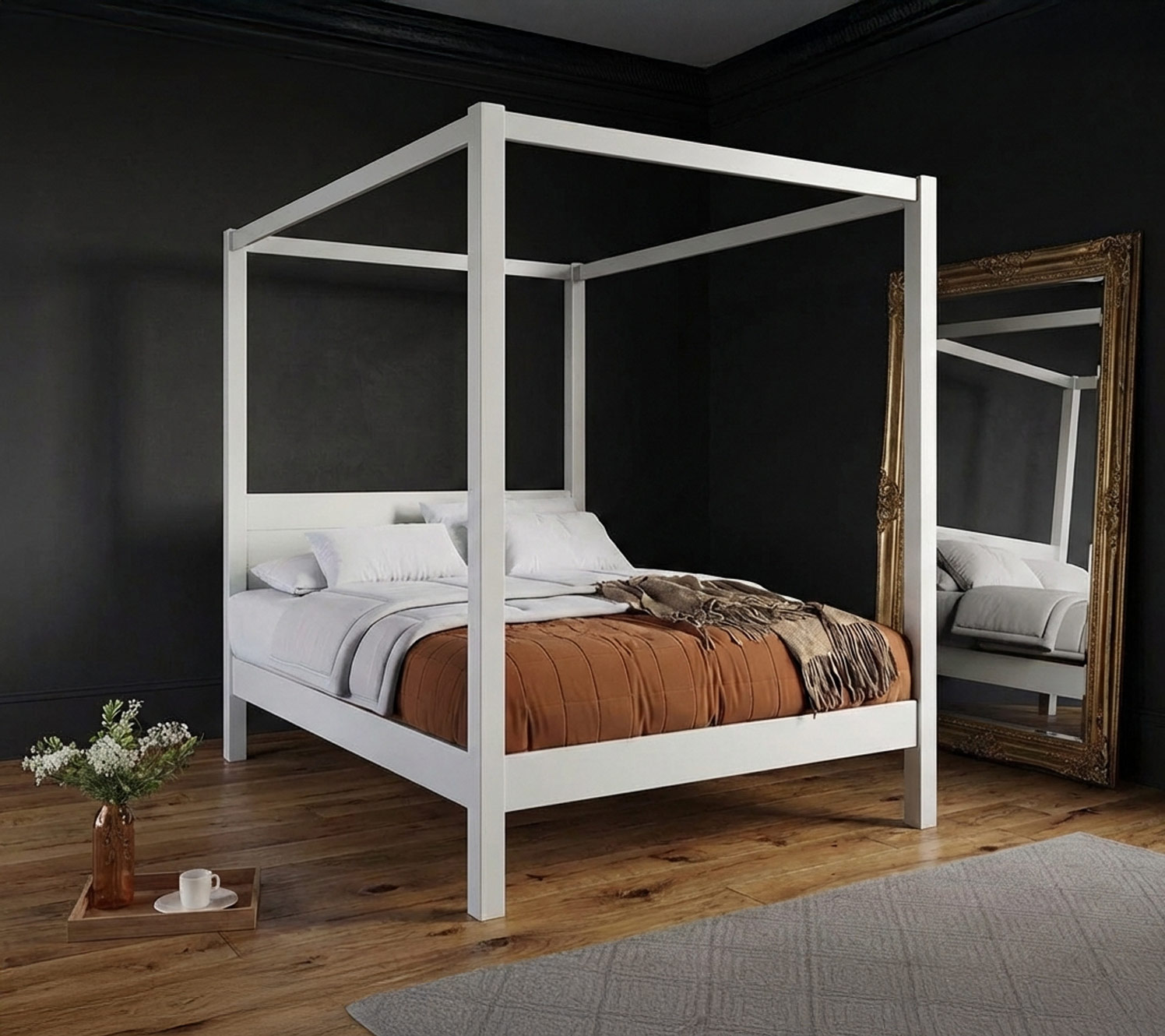 Goldene Spiegel im gold-schwarzen Schlafzimmer