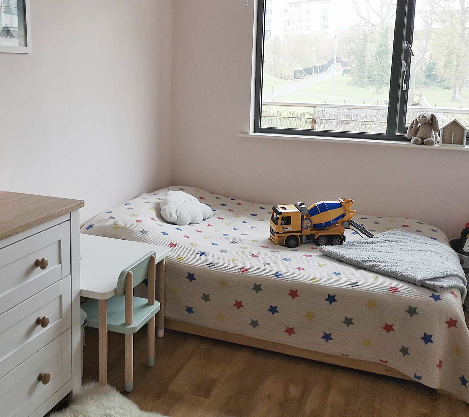 Gemütliche Ideen für lange Schlafzimmer